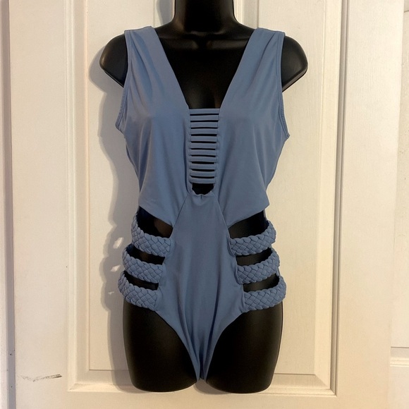 “GUAYABERI” Bonluka Cut Out Braided Swimsuit - Picture 5 of 16